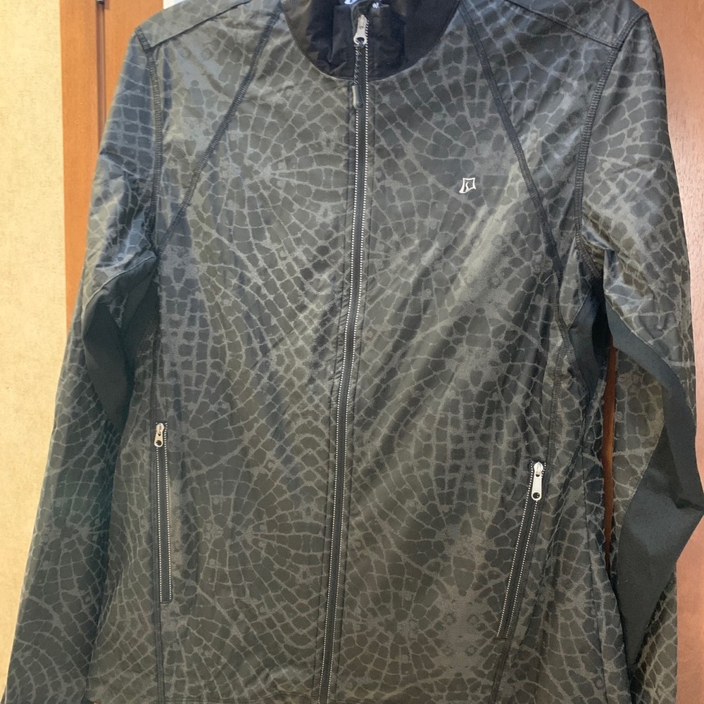 Reflective windbreaker